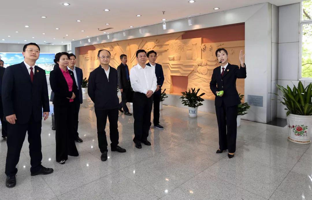 �������̽��ϰ�